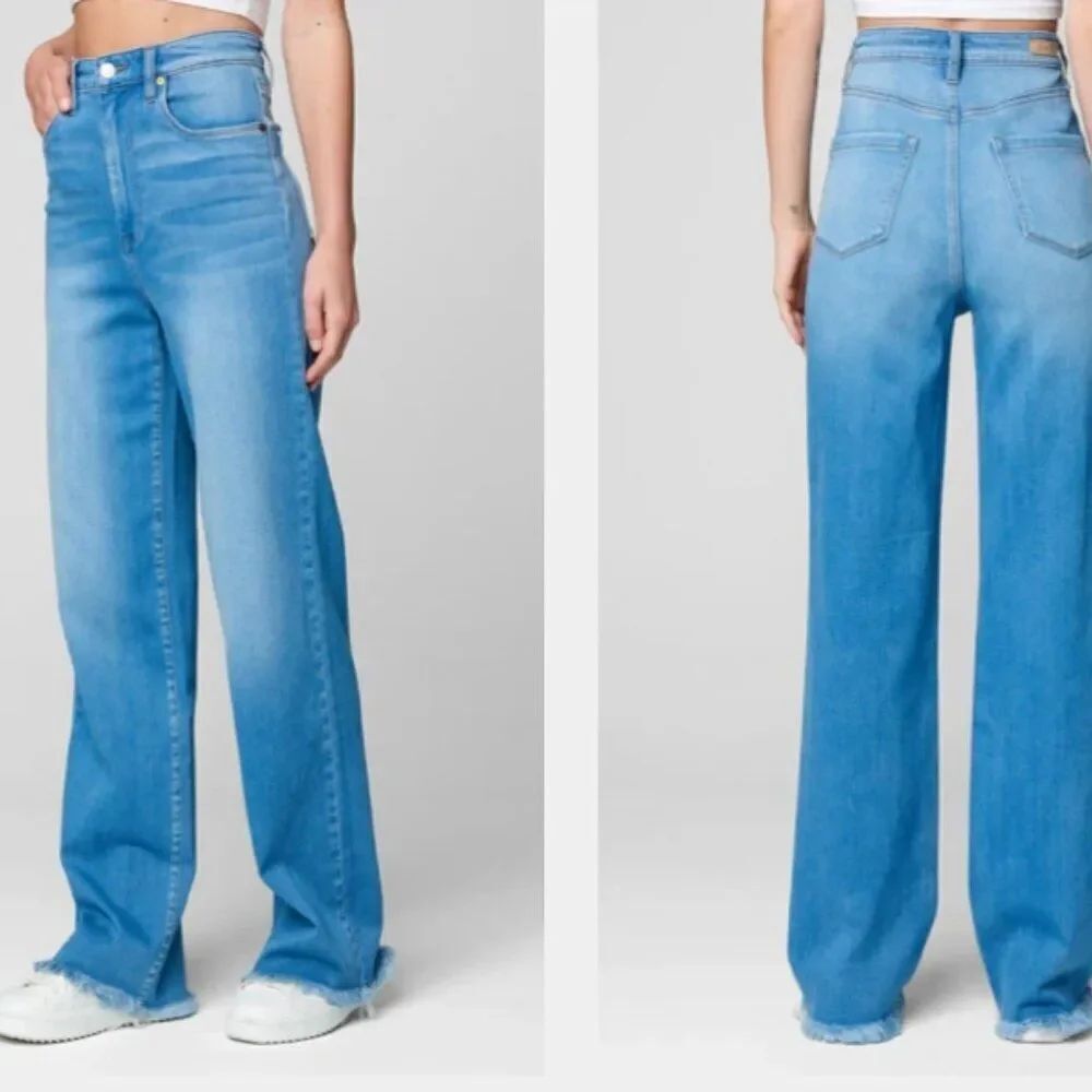 Like New! Blank NYC Franklin Rib-Cage Wide Leg Pant with Fray Hem in Size 29